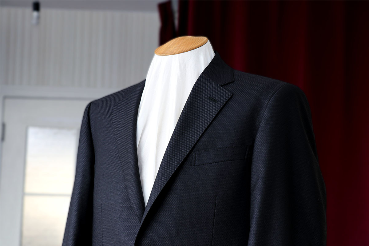 ネクタイの選び方「柄の入っているスーツの場合」